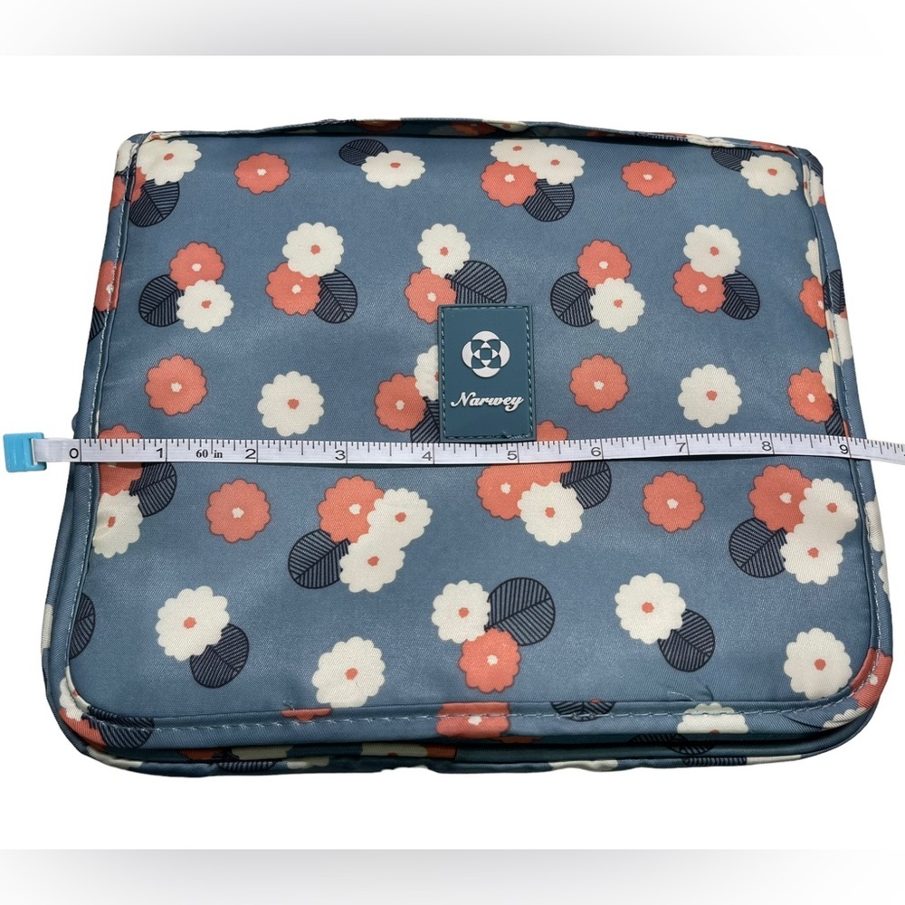 ❤️❤️LAST CHANCE ❤️❤️ Makeup Bag- GUC - several compartments - Picture 6 of 12